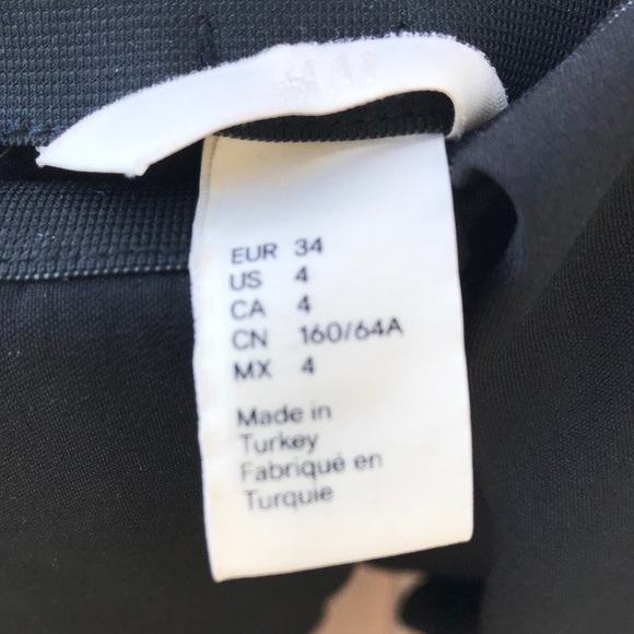 H&M Pleated Voluminous Black Skirt - Picture 3 of 3